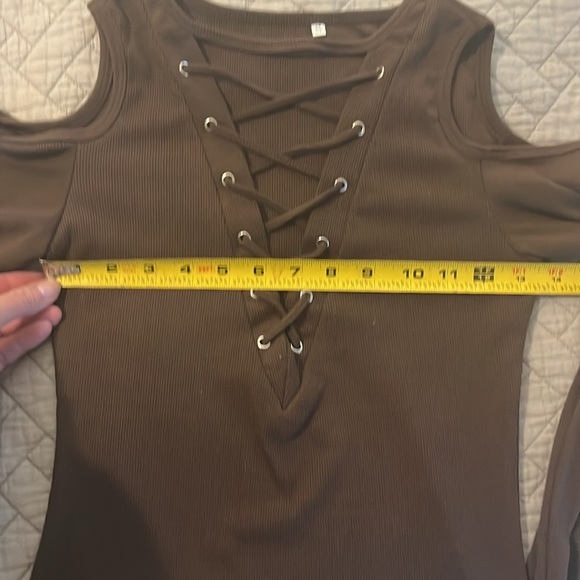 Cold shoulder lace front top π» - Picture 4 of 5